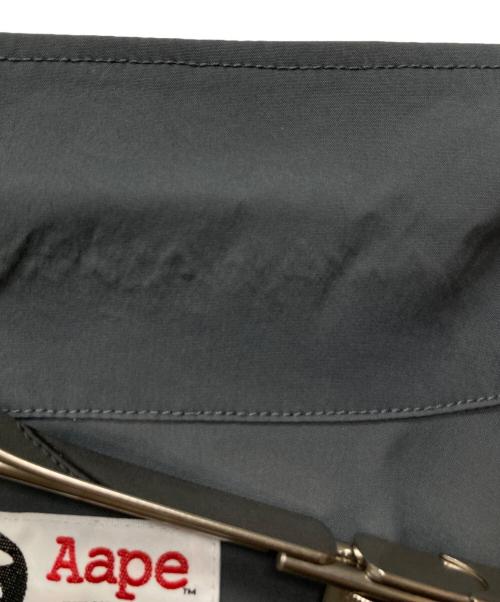 Aape BY A BATHING APE（エーエイプ バイ アベイシングエイプ）Aape BY A BATHING APE (エーエイプ バイ アベイシングエイプ) ポケットコーチジャケット/AAPSTM8372XXG グレー サイズ:Ｌの古着・服飾アイテム