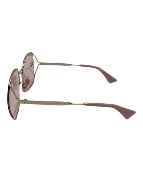 GUCCI（グッチ）GUCCI (グッチ) サングラス/GG0818SA/Thin Gold TONE METAL Graphic Oversize  ピンク サイズ:63□17-140の古着・服飾アイテム
