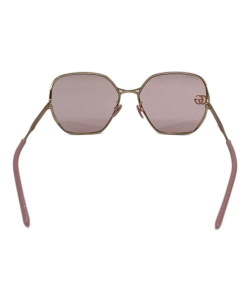 GUCCI（グッチ）GUCCI (グッチ) サングラス/GG0818SA/Thin Gold TONE METAL Graphic Oversize  ピンク サイズ:63□17-140の古着・服飾アイテム