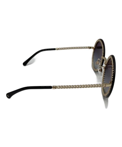 CHANEL（シャネル）CHANEL (シャネル) ココマークチェーン付サングラス ブラック×ゴールド サイズ:58□18 135の古着・服飾アイテム