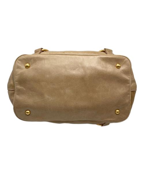 MIU MIU（ミュウミュウ）MIU MIU (ミュウミュウ) VITELLO SHINE/RN0685 ベージュの古着・服飾アイテム