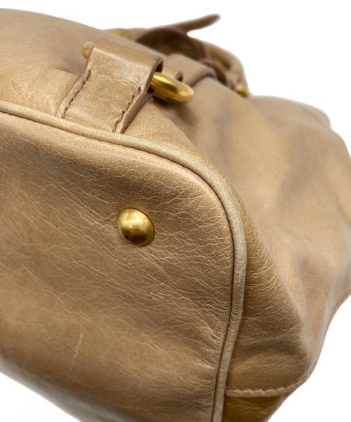 MIU MIU（ミュウミュウ）MIU MIU (ミュウミュウ) VITELLO SHINE/RN0685 ベージュの古着・服飾アイテム