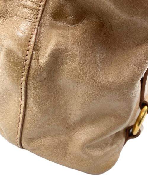 MIU MIU（ミュウミュウ）MIU MIU (ミュウミュウ) VITELLO SHINE/RN0685 ベージュの古着・服飾アイテム