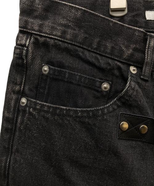 JOHN LAWRENCE SULLIVAN（ジョン ローレンス サリバン）JOHN LAWRENCE SULLIVAN (ジョン ローレンス サリバン) FRONT SIDE BELTED DENIM PANTS/2B007-0320-34 ブラック サイズ:46の古着・服飾アイテム