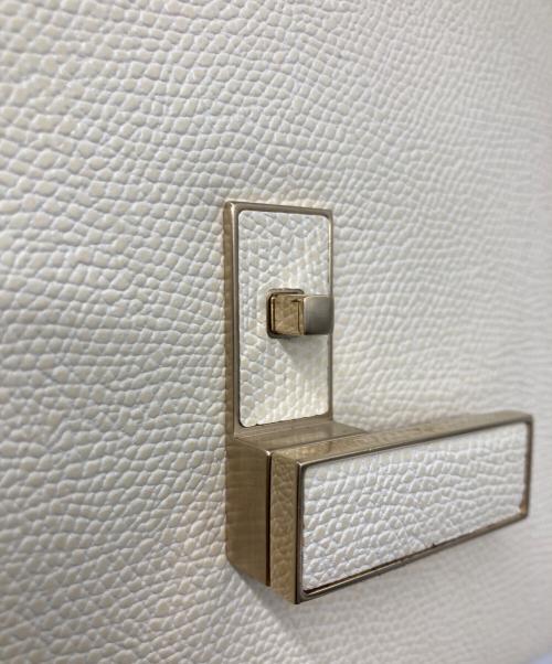 Valextra（ヴァレクストラ）Valextra (ヴァレクストラ) イジィデミニ/N 513220 ホワイトの古着・服飾アイテム