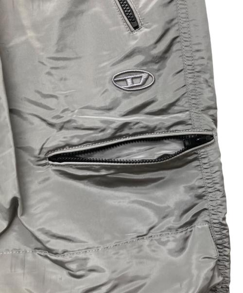DIESEL（ディーゼル）DIESEL (ディーゼル) WINDALナイロンパンツ シルバー サイズ:38の古着・服飾アイテム