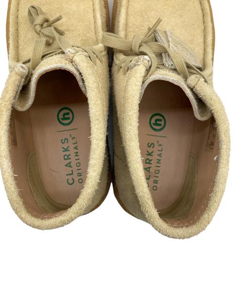 CLARKS ORIGINALS（クラークス オリジナルズ）CLARKS ORIGINALS (クラークス オリジナルズ) HIDDEN NY (ヒドゥンニューヨーク) WALLABEE CUP BOOT ベージュ サイズ:26.5の古着・服飾アイテム
