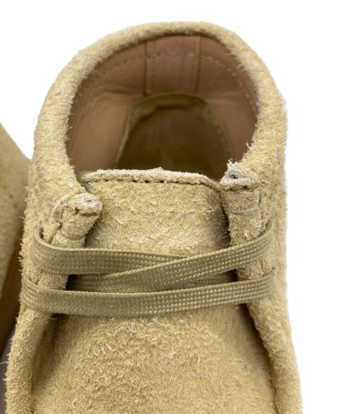 CLARKS ORIGINALS（クラークス オリジナルズ）CLARKS ORIGINALS (クラークス オリジナルズ) HIDDEN NY (ヒドゥンニューヨーク) WALLABEE CUP BOOT ベージュ サイズ:26.5の古着・服飾アイテム