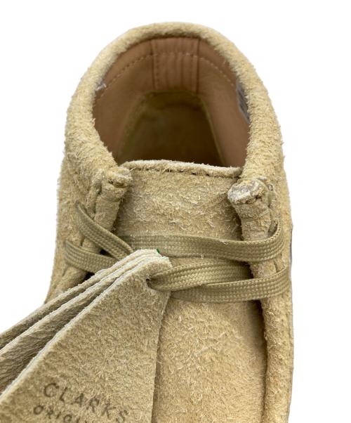 CLARKS ORIGINALS（クラークス オリジナルズ）CLARKS ORIGINALS (クラークス オリジナルズ) HIDDEN NY (ヒドゥンニューヨーク) WALLABEE CUP BOOT ベージュ サイズ:26.5の古着・服飾アイテム