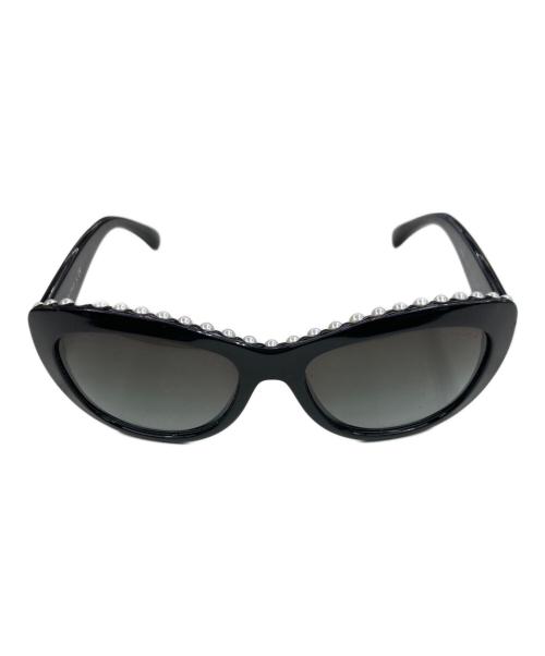 CHANEL（シャネル）CHANEL (シャネル) パールサングラス ブラック サイズ:56□17の古着・服飾アイテム