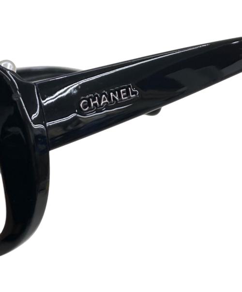 CHANEL（シャネル）CHANEL (シャネル) パールサングラス ブラック サイズ:56□17の古着・服飾アイテム