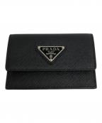 PRADAプラダ）の古着「サフィアーノレザートライアングルロゴカードケース/2MF028」｜ブラック
