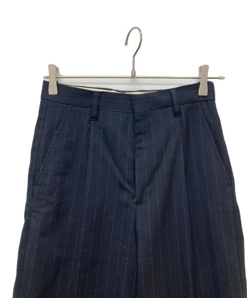 THE SHINZONE（ザ シンゾーン）THE SHINZONE (ザ シンゾーン) DOUBLE CUFF PINSTRIPE TROUSERS/24AMSPA05 ネイビー サイズ:32の古着・服飾アイテム
