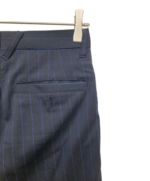 THE SHINZONE（ザ シンゾーン）THE SHINZONE (ザ シンゾーン) DOUBLE CUFF PINSTRIPE TROUSERS/24AMSPA05 ネイビー サイズ:32の古着・服飾アイテム