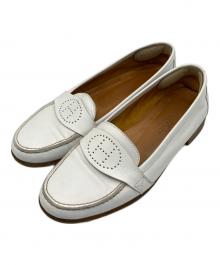 HERMES（エルメス）の古着「エブリン  Hロゴ パンチング レザーローファー」｜ホワイト