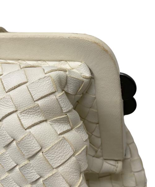BOTTEGA VENETA（ボッテガベネタ）BOTTEGA VENETA (ボッテガベネタ) イントレチャートがま口ハンドバッグ/131670 ホワイトの古着・服飾アイテム