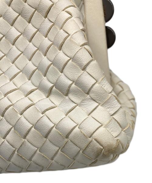 BOTTEGA VENETA（ボッテガベネタ）BOTTEGA VENETA (ボッテガベネタ) イントレチャートがま口ハンドバッグ/131670 ホワイトの古着・服飾アイテム