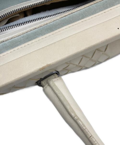 BOTTEGA VENETA（ボッテガベネタ）BOTTEGA VENETA (ボッテガベネタ) イントレチャートがま口ハンドバッグ/131670 ホワイトの古着・服飾アイテム