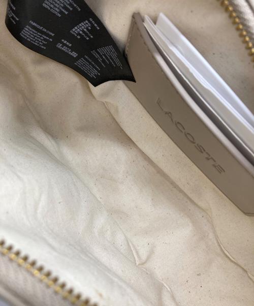 LACOSTE（ラコステ）LACOSTE (ラコステ) ハーフムーンショルダーバッグ ベージュの古着・服飾アイテム