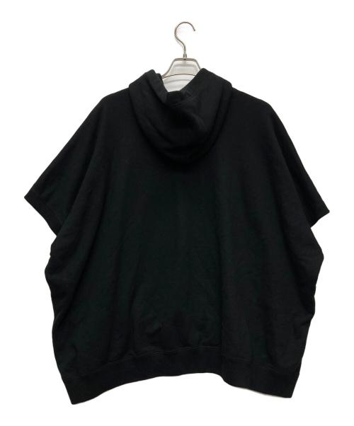 COMME des GARCONS（コムデギャルソン）COMME des GARCONS (コムデギャルソン) ロゴプリントフードポンチョ/SZ-T018 ブラック サイズ:Ｍの古着・服飾アイテム