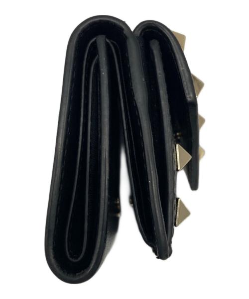 VALENTINO GARAVANI（ヴァレンティノ・ガラヴァーニ）VALENTINO GARAVANI (ヴァレンティノ・ガラヴァーニ) ロックスタッズ 三つ折り財布/W2P0Q47 ブラックの古着・服飾アイテム