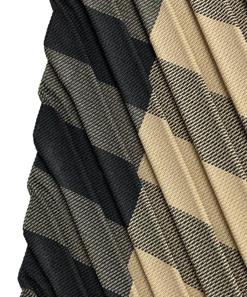 ISSEY MIYAKE（イッセイミヤケ）ISSEY MIYAKE (イッセイミヤケ) バイアスプリーツスカート/IM84-FG913 ブラック×ベージュ サイズ:Ｍの古着・服飾アイテム