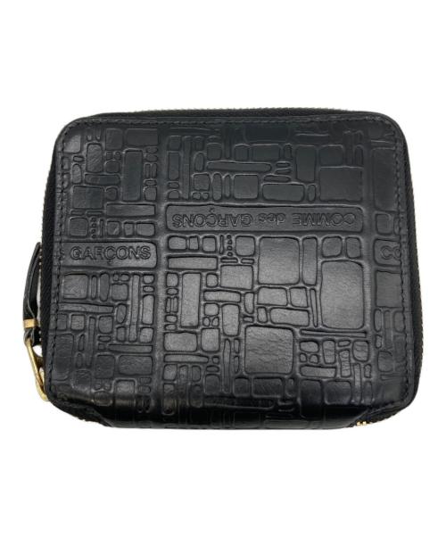 COMME des GARCONS（コムデギャルソン）COMME des GARCONS (コムデギャルソン) EMBOSSED LOGOTYPE FULL ZIP AROUND WALLET ブラックの古着・服飾アイテム