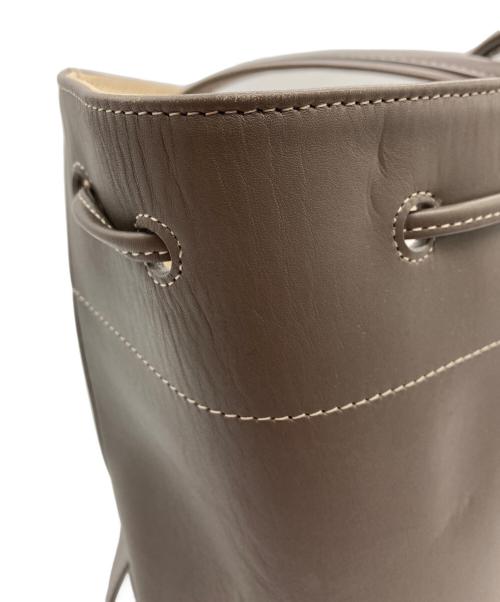 A.D.M.J.（エーディーエムジェイ）A.D.M.J. (エーディーエムジェイ) BLUGAROPLUS TASSEL CONCLUSION TOTE/19SA01014 ベージュの古着・服飾アイテム