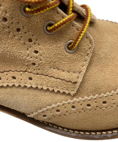 COMME des GARCONS JUNYA WATANABE MAN（コム デ ギャルソン ジュンヤ ワタナベ マン）COMME des GARCONS JUNYA WATANABE MAN (コム デ ギャルソン ジュンヤ ワタナベ マン) スウェードウィングチップブーツ ベージュ サイズ:XSの古着・服飾アイテム