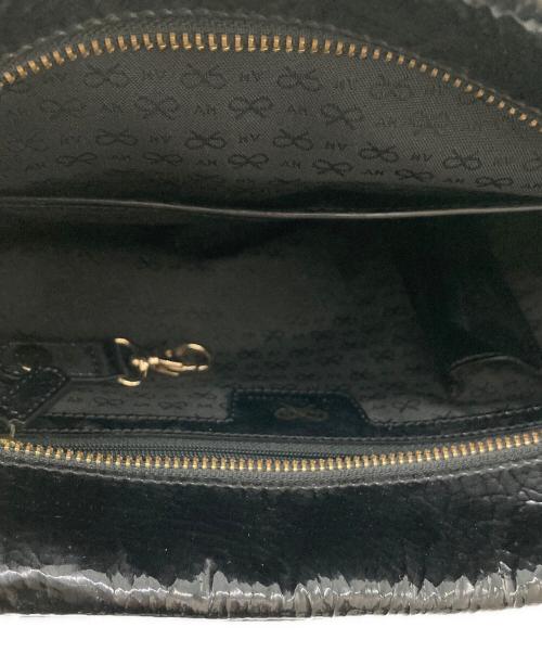 ANYA HINDMARCH（アニヤ・ハインドマーチ）ANYA HINDMARCH (アニヤ・ハインドマーチ) エナメルスモールカーカーハンドバッグ ブラックの古着・服飾アイテム