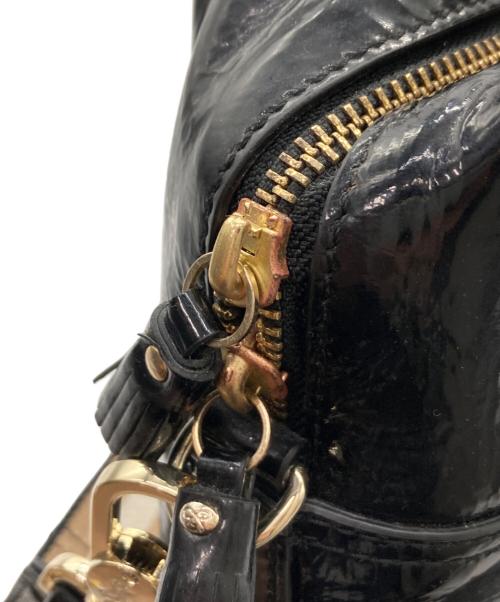 ANYA HINDMARCH（アニヤ・ハインドマーチ）ANYA HINDMARCH (アニヤ・ハインドマーチ) エナメルスモールカーカーハンドバッグ ブラックの古着・服飾アイテム