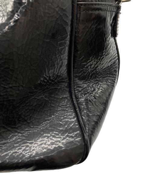 ANYA HINDMARCH（アニヤ・ハインドマーチ）ANYA HINDMARCH (アニヤ・ハインドマーチ) エナメルスモールカーカーハンドバッグ ブラックの古着・服飾アイテム