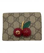 GUCCIグッチ）の古着「チェリーコンパクトウォレット/476050」｜レッド×ベージュ