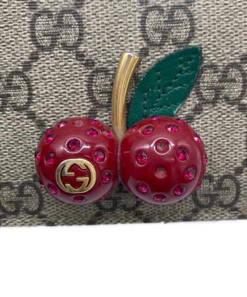 GUCCI（グッチ）GUCCI (グッチ) チェリーコンパクトウォレット/476050 レッド×ベージュの古着・服飾アイテム
