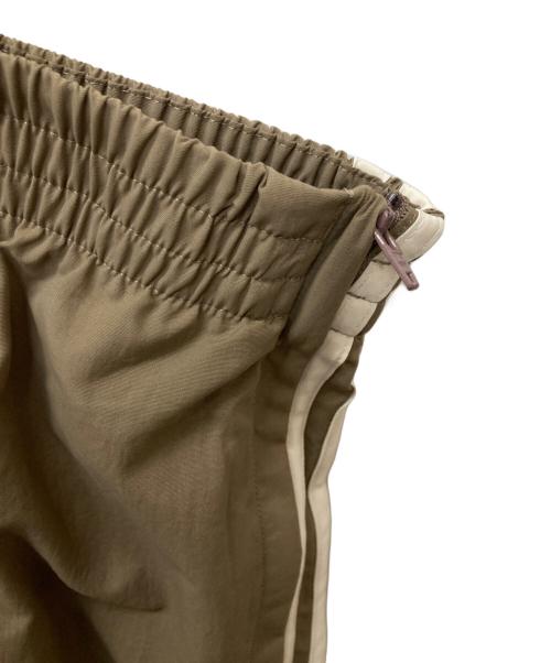 adidas（アディダス）adidas (アディダス) ウーブン ファイヤーバードトラックパンツ/JP1024 ブラウン サイズ:ＸＬ 未使用品の古着・服飾アイテム