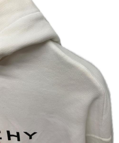 GIVENCHY（ジバンシィ）GIVENCHY (ジバンシィ) ロゴプルオーバーパーカー/BMJ05430AF ホワイト サイズ:Ｍの古着・服飾アイテム