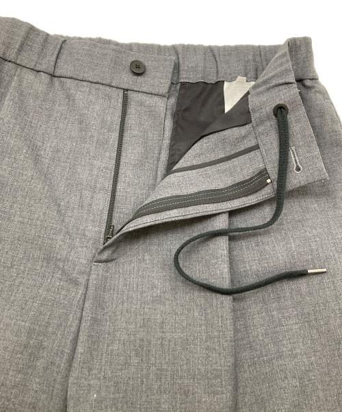 ATON（エイトン）ATON (エイトン) トロピカルウール テーパード イージーパンツ/PR.AG.CW.1700 グレー サイズ:02の古着・服飾アイテム