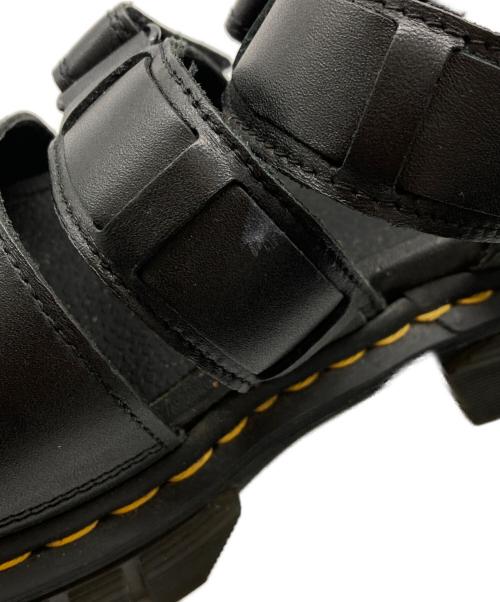 Dr.Martens（ドクターマーチン）Dr.Martens (ドクターマーチン) Ricki 3 Strap サンダル ブラック サイズ:24.5cmの古着・服飾アイテム