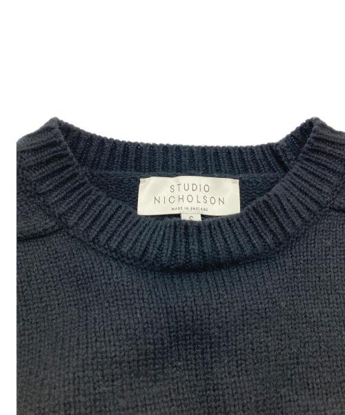 STUDIO NICHOLSON（スタジオ ニコルソン）STUDIO NICHOLSON (スタジオ ニコルソン) HEMYL ENGLISH LAMBSWOOL KNIT/51-10-122003 ブラック サイズ:Ｓの古着・服飾アイテム