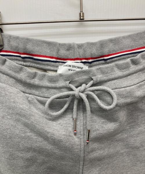 Thom Browne（トムブラウン）Thom Browne (トムブラウン) 4BARスウェットジョガーロングパンツ/MJQ008H-00535068 グレー サイズ:1の古着・服飾アイテム