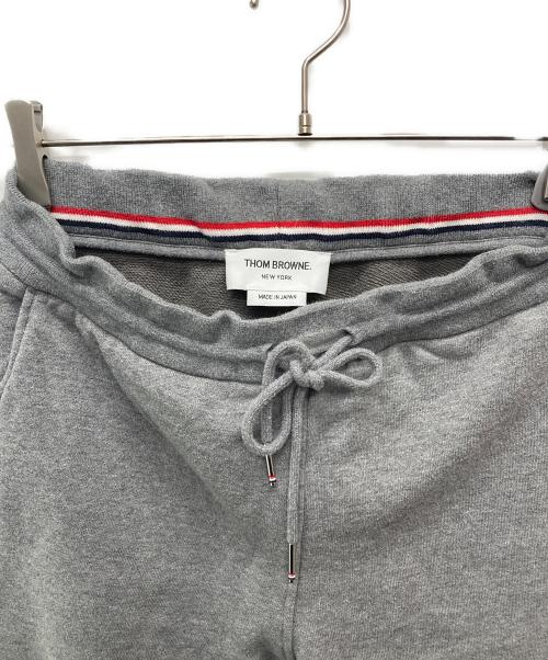 Thom Browne（トムブラウン）Thom Browne (トムブラウン) 4BARスウェットジョガーロングパンツ/MJQ008A-06910035 グレー サイズ:1の古着・服飾アイテム