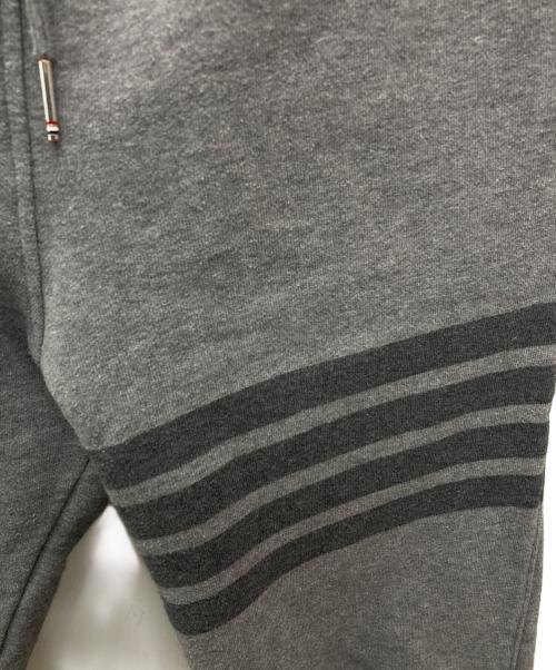 Thom Browne（トムブラウン）Thom Browne (トムブラウン) 4BARスウェットジョガーロングパンツ/MJQ008A-06910035 グレー サイズ:1の古着・服飾アイテム