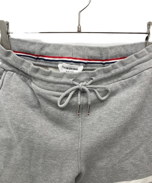 Thom Browne（トムブラウン）Thom Browne (トムブラウン) 4BARスウェットジョガーロングパンツ/MJQ008H-00535-068 グレー サイズ:2の古着・服飾アイテム