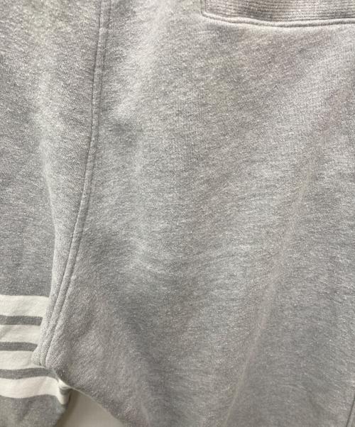 Thom Browne（トムブラウン）Thom Browne (トムブラウン) 4BARスウェットジョガーロングパンツ/MJQ008H-00535-068 グレー サイズ:2の古着・服飾アイテム