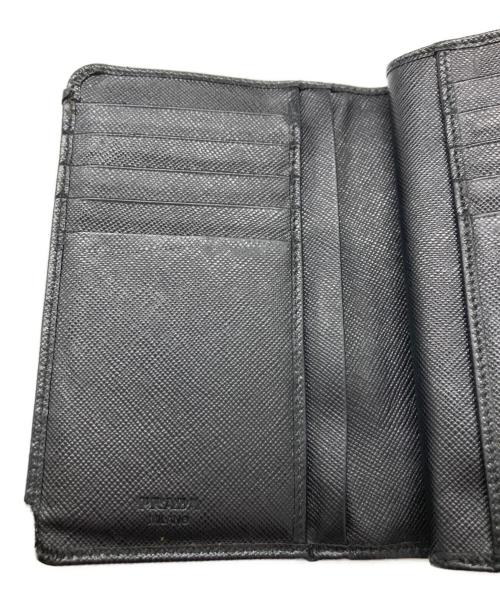 PRADA（プラダ）PRADA (プラダ) サフィアーノ2つ折り財布 ブラックの古着・服飾アイテム