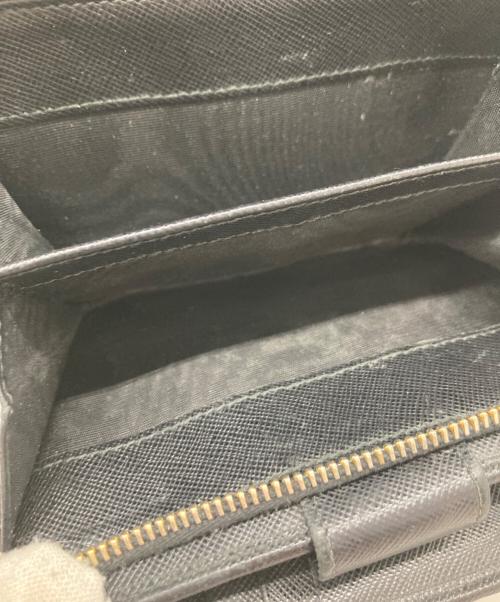 PRADA（プラダ）PRADA (プラダ) サフィアーノ2つ折り財布 ブラックの古着・服飾アイテム
