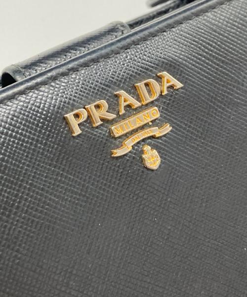PRADA（プラダ）PRADA (プラダ) サフィアーノ2つ折り財布 ブラックの古着・服飾アイテム