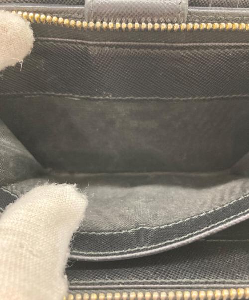 PRADA（プラダ）PRADA (プラダ) サフィアーノ2つ折り財布 ブラックの古着・服飾アイテム