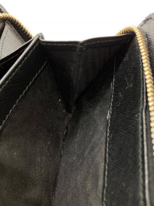 PRADA（プラダ）PRADA (プラダ) サフィアーノ2つ折り財布 ブラックの古着・服飾アイテム