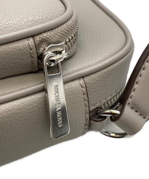 MICHAEL KORS（マイケル・コース）MICHAEL KORS (マイケル・コース) JET SET TRAVEL/ショルダーバッグ/35S5STTC2L ベージュの古着・服飾アイテム